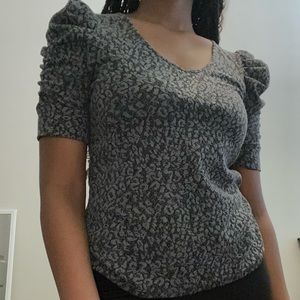 Worthington Womens M Top Black Floral Brocade Textured Blouse Ruched Sleeves XS